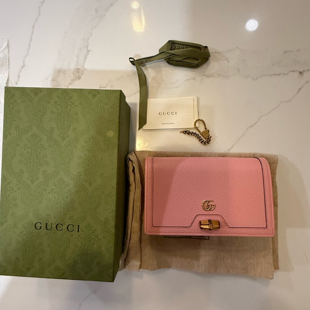 Gucci Pink Leather crossbody with bamboo